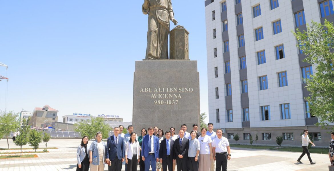 Institutga xitoylik hamkorlar tashrif buyurishdi1