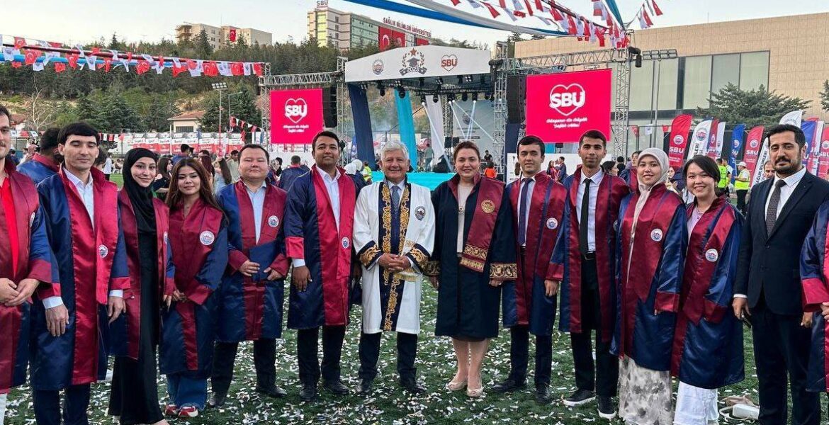 Turkiya bilan hamkorlikda tashkil etilgan yo‘nalish bitiruvchilariga diplomlar topshirildi1