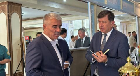 Viloyat hokimi institut talabalari yutuqlarini e'tirof etdi1