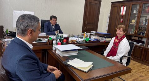 Institutda AQShlik professor1